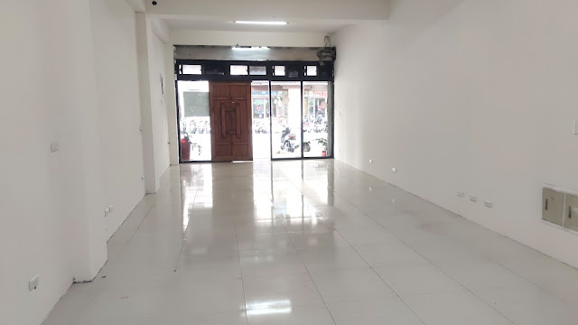 租- AK5850上海中庸臨大社區住密店面附車位               特色說明1. 小資創業首選，餐飲業可 2. 適百業、生意好做，租金便宜 3. 附一樓平面車位，進貨、卸貨方便 4. 面大社區、臨民俗公園，人流、車流大