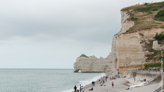 Étretat viaje Bretaña Normandia turismo acantilados paisaje naturaleza