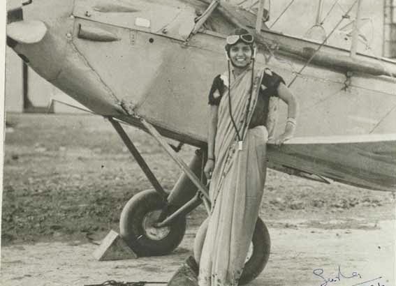 52 photos of women who changed history forever - Sarla Thakral, 21 years old, the first Indian woman who acquired a pilot's license (1936).