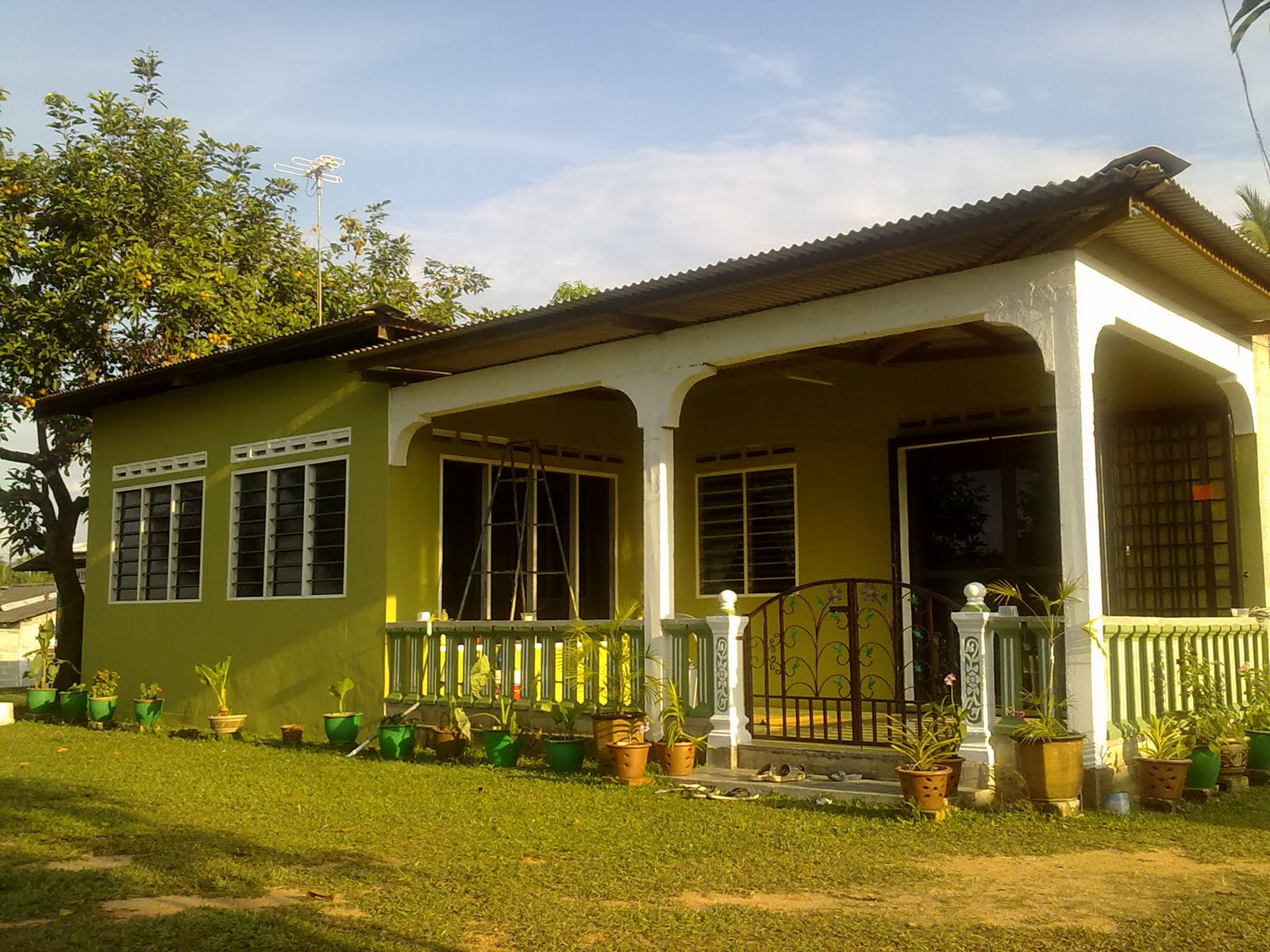 Cat Rumah Kampung Desainrumahidcom