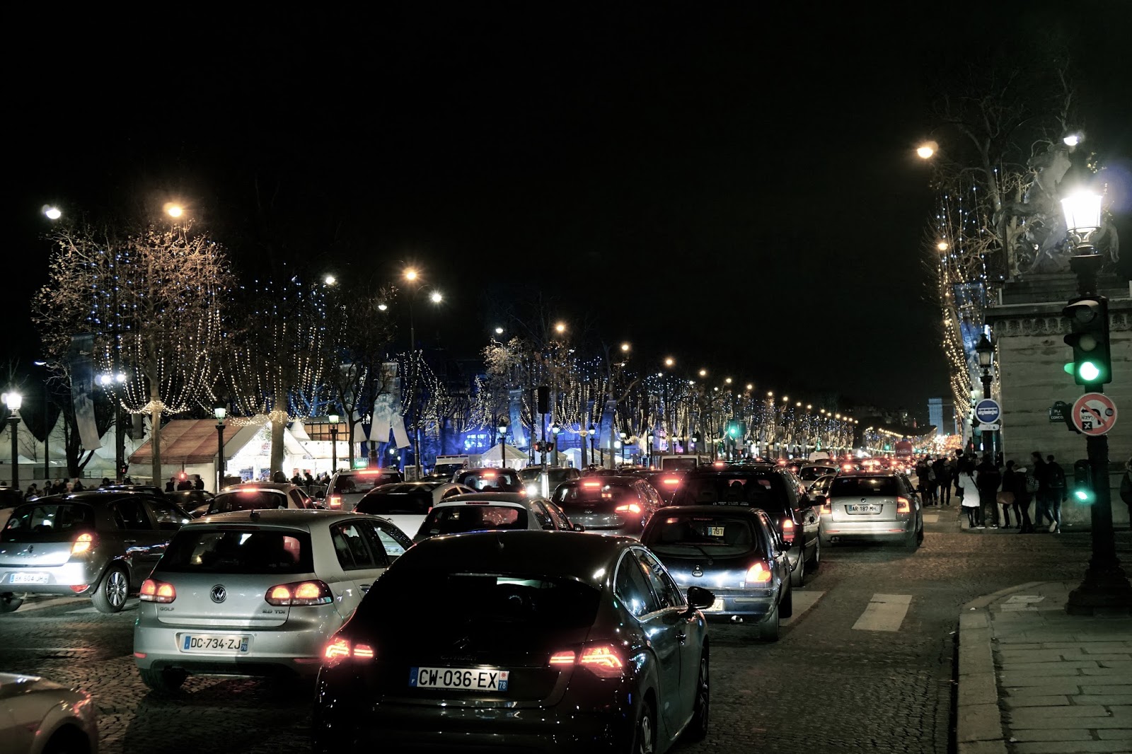 シャンゼリゼ通り（L'Avenue des Champs-Élysées）