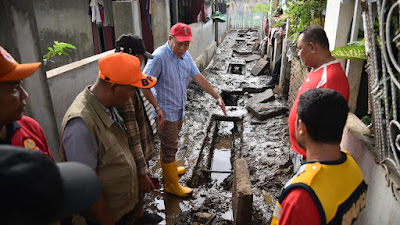 Pj Wali Kota Bima Tinjau Langsung Kondisi Warga Korban Banjir 