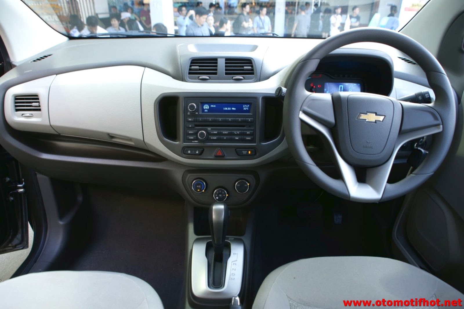 Review Dan Spesifikasi Mobil Chevrolet Spin All Type Lengkap