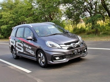 Modifikasi honda mobilio rs e prestige type e warna putih 