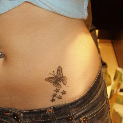 TATUAJE DE MARIPOSA EN LA CADERA