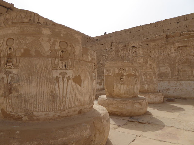 ipostilo nel tempio di medinet habu