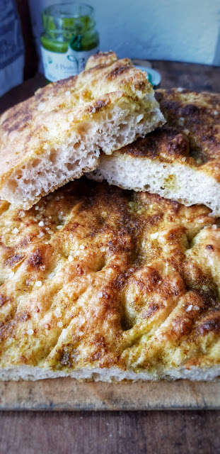 focaccia genovese con pesto