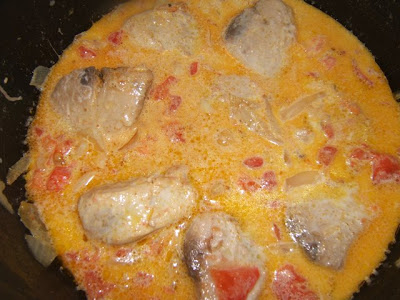 Bonito al curry con leche de coco