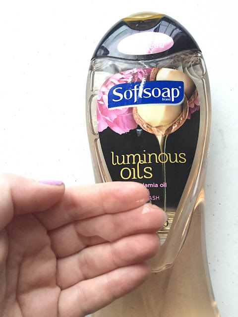 Softsoap, Softsoap Luminous Oils Macadamia Oil & Peony Body Wash, shower gel, On Wednesdays We Wear Pink