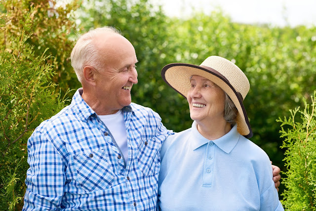 couple, happy, looking each other