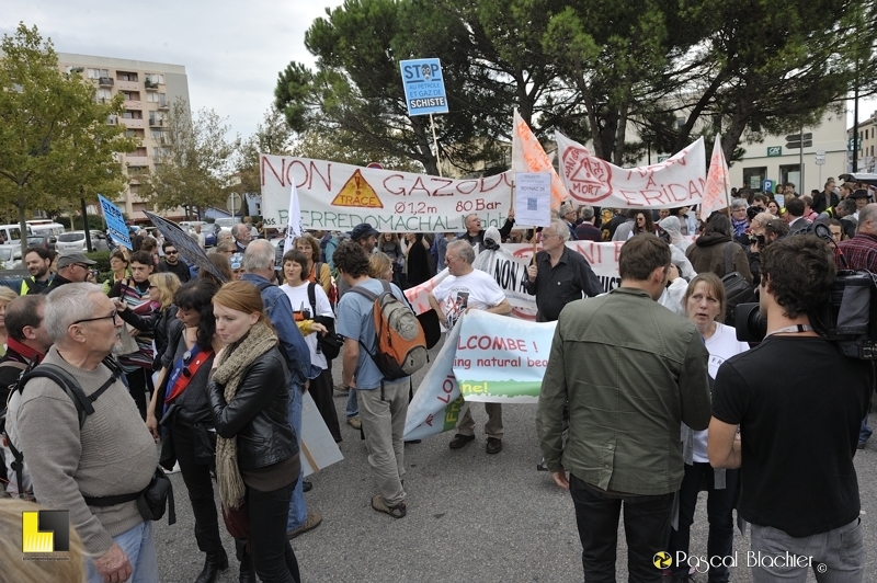 avant le départ de la manifestation de montélimar contre les gaz de schiste photo blachier pascal