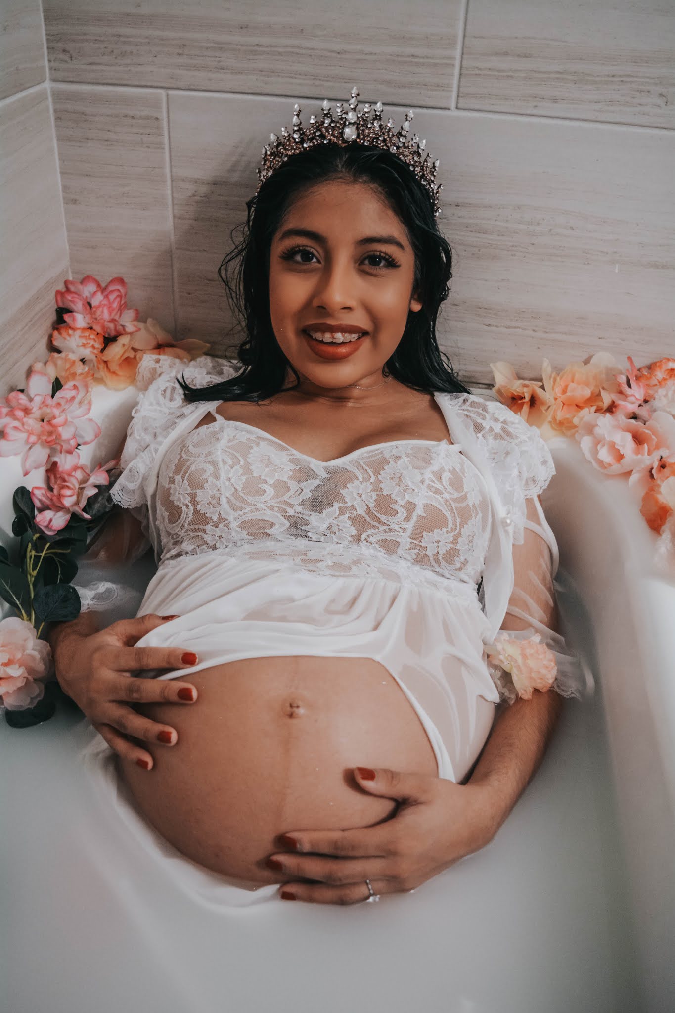 Maternity Photo Shoot Ideas: Milk Bath Photos