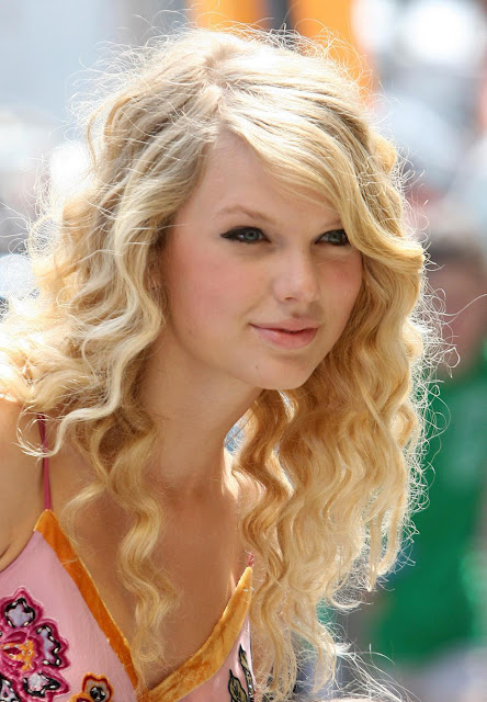 Hot Taylor Swift Wallpapers