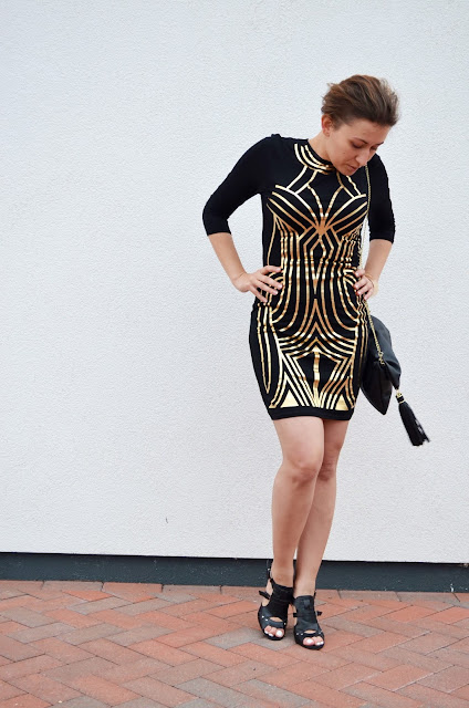 Adriana Style Blog, Black and Gold Wedges, Blogerka modowa Puławy, Fashion, Gold Print Little Black Party Dress, Mini Dress, Mini sukienka, moda, Studio One Black and Gold Dress, Sukienka ze złotym printem