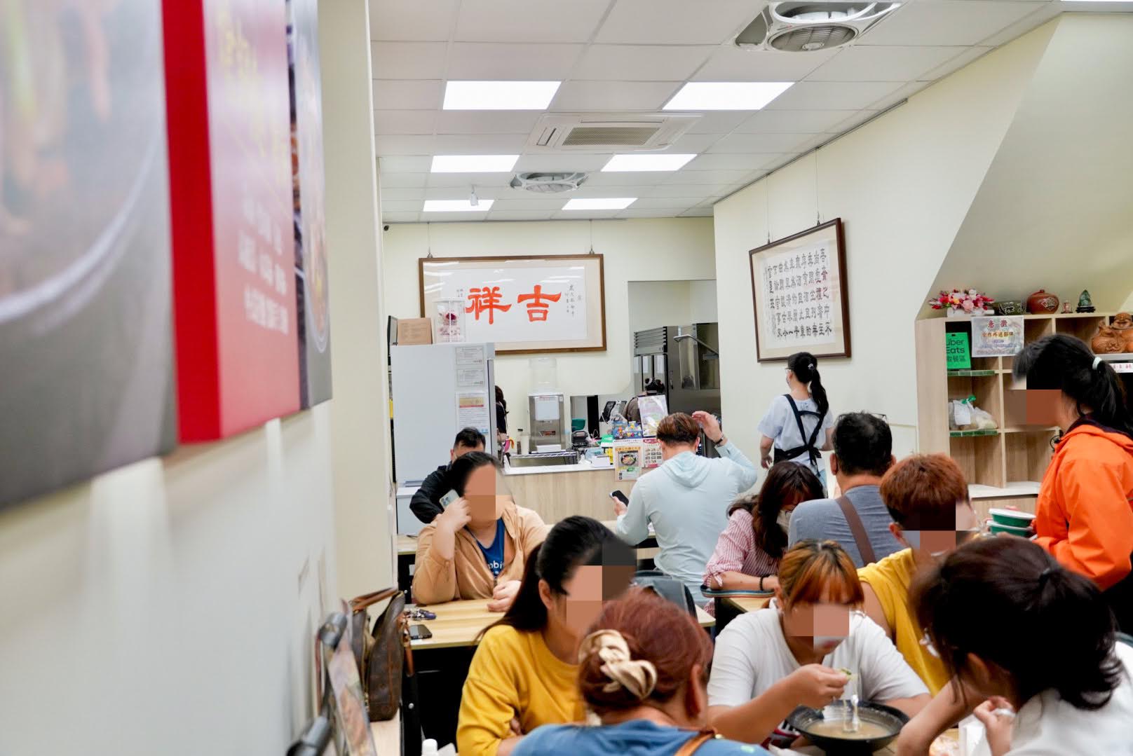 台南安平美食 ｜玉芳張媽媽麵食館 ｜真材實料的牛舌炒餅、嗆鍋麵！傳承超過一甲子的正宗二空涼麵