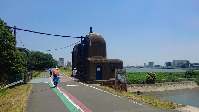 調布から通称タマサイで羽田まで多摩川を下る。羽田から旧東海道、神田川を経由して井の頭公園まで走るサイクリングコース