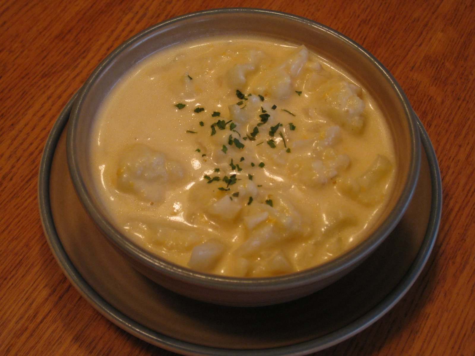 http://church-ladies.blogspot.com/2010/03/40-meatless-meals-creamy-cauliflower.html