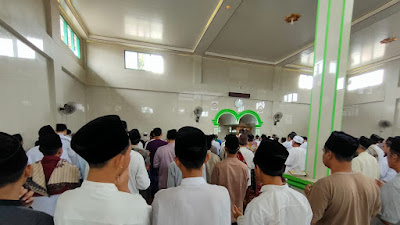 Gempa Cianjur, Polsek Menes Polres Pandeglang Bersama Jemaah Masjid Amalussholihin Sholat Ghoib