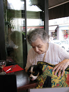 Definitely a Parisien dog from a very fashionable Paris arrondissement. (paris dog )