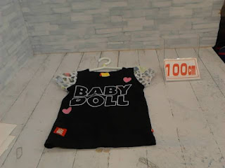 中古品　子供服　１００ｃｍ　BABYDOLL　ブラック　半袖Tシャツ　４４０円