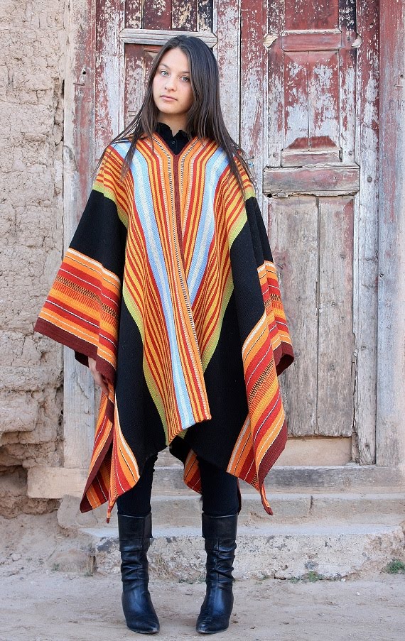 PONCHO DE OVEJA Nº O002/3 Poncho Patrio Bicentenario®Familia Avar Saracho - DISPONIBLE