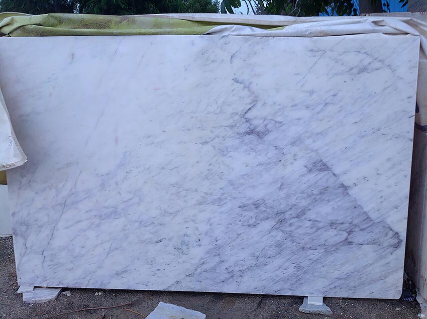 Banswara Marble: A harmonious blend of colors, this versatile marble adds a touch of artistry to Kerala homes.