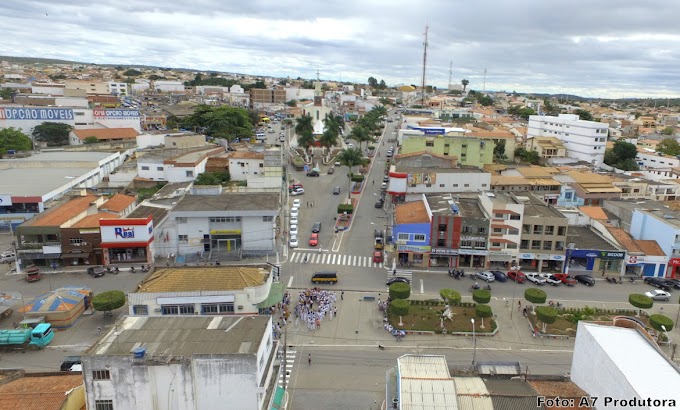 POÇÕES: Novo decreto estabelece fechamento de parte do comércio da cidade.