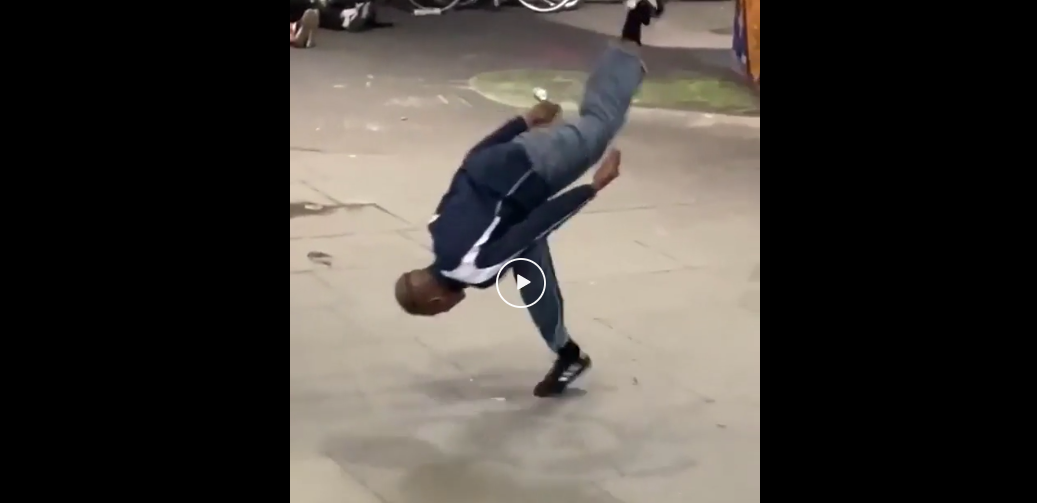 Na-kel Smith Roll Like Skateboard Fail | Typ legt sich hin und flipt wieder hoch