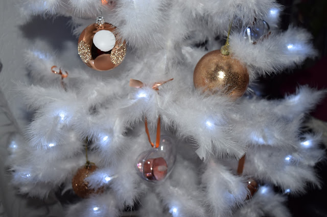 http://heartsandwingsbyshireece.blogspot.com/2015/12/mon-sapin-de-noel-rose-gold.html