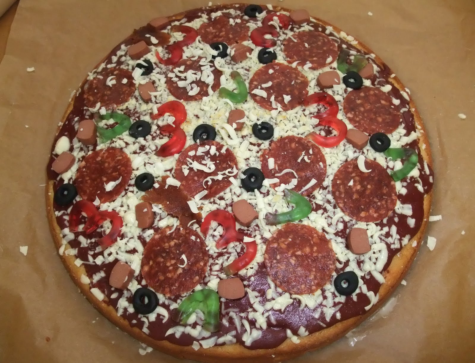 Alice the baker: Pizza cake for Lucy