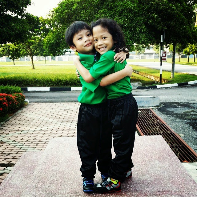 222 Cute! Gambar anak kembar Ziana Zain usia 7 tahun