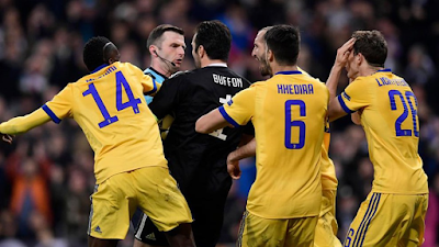 Buffon explota contra arbitro