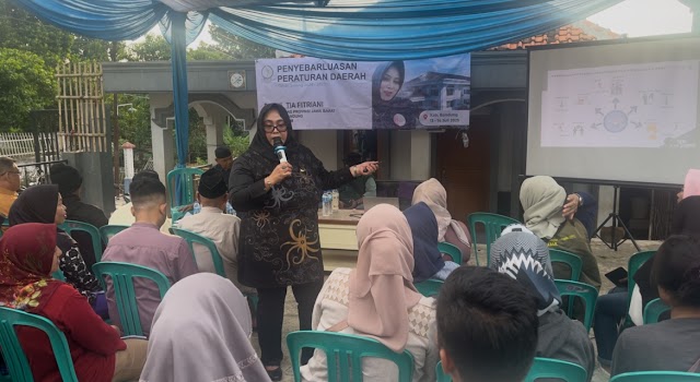 Dra. Hj. Tia Fitriani Sambangi Warga Cicalengka, Sosialisasikan Perda dengan Gaya Santai dan Interaktif