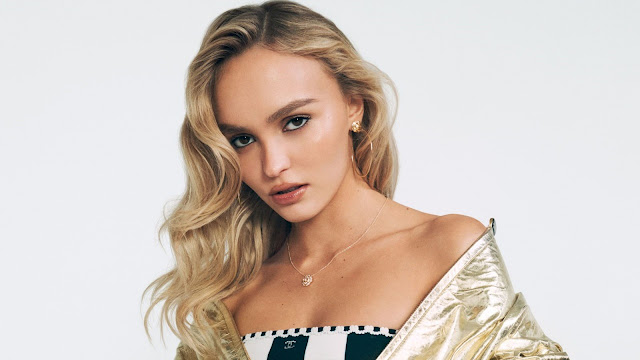 Lily-Rose Depp – Sexy Photoshoot for ELLE Magazine December 2022/January 2023