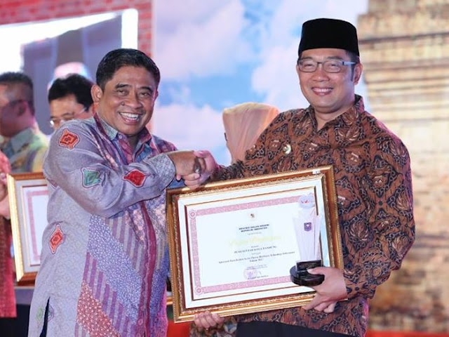 Kota Bandung Raih Penghargaan Tata Kelola Kota Pintar Berbasis TI