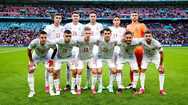 SELECCIÓN DE ESPAÑA. Temporada 2020-21. Ferran Torres, Aymeric Laporte, Sergio Busquets, Eric García, Unai Simón. César Azpilicueta, Pedri, Dani Olmo, Mikel Oyarzabal, Koke y Jordi Alba. SELECCIÓN DE ITALIA 1 SELECCIÓN DE ESPAÑA 1. En los penaltis: ITALIA 4 ESPAÑA 2. 06/07/2021. Eurocopa 2020, 16ª edición, semifinales. Londres, Inglaterra, Reino Unido, estadio de Wembley. GOLES: 1-0: 59’, Chiesa. 1-1: 80’, Álvaro Morata.