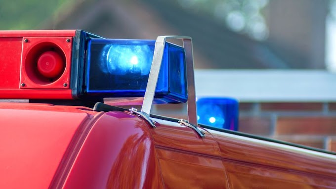  Fának csapódott egy autó a 33-ason, Tiszafürednél
