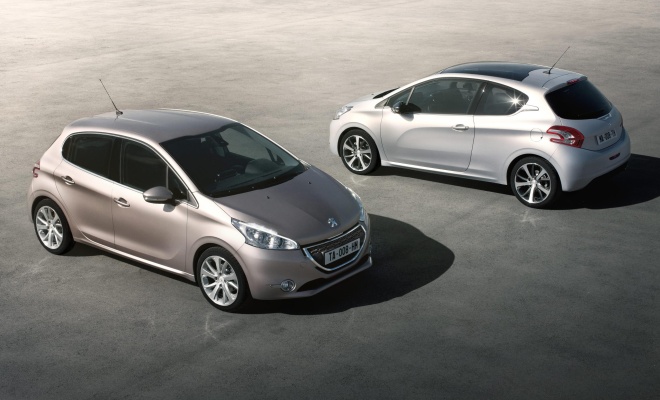 Peugeot 208 in two body styles