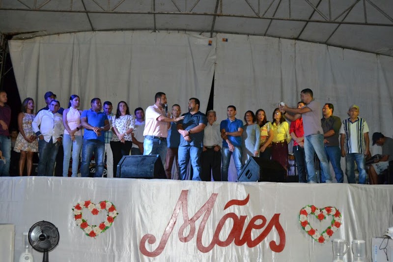 Prefeitura realiza festa das mães em São Raimundo com o cantor Lairton dos Teclados