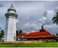 peninggalan sejarah kerajaan banten berupa masjid agung banten