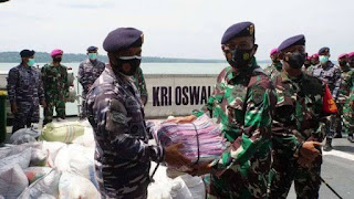 TNI Deployed Troops and Supplies of Aid to Eastern Nusa Tenggara