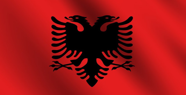 How many heads does the eagle on the Albanian flag have?