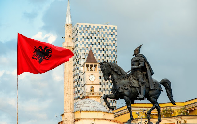 Statua di Skanderbeg in Piazza Skanderbeg