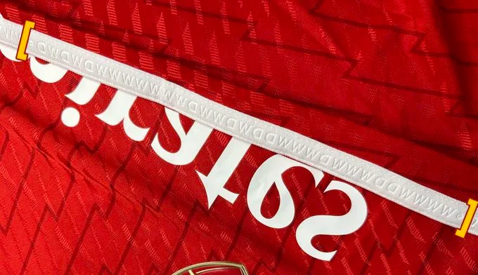Arsenal remove new home kit after 'design error'