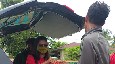 Di Penghujung Puasa  DPD PSI Deliserdang Berbagi Takjil Dan Sembako