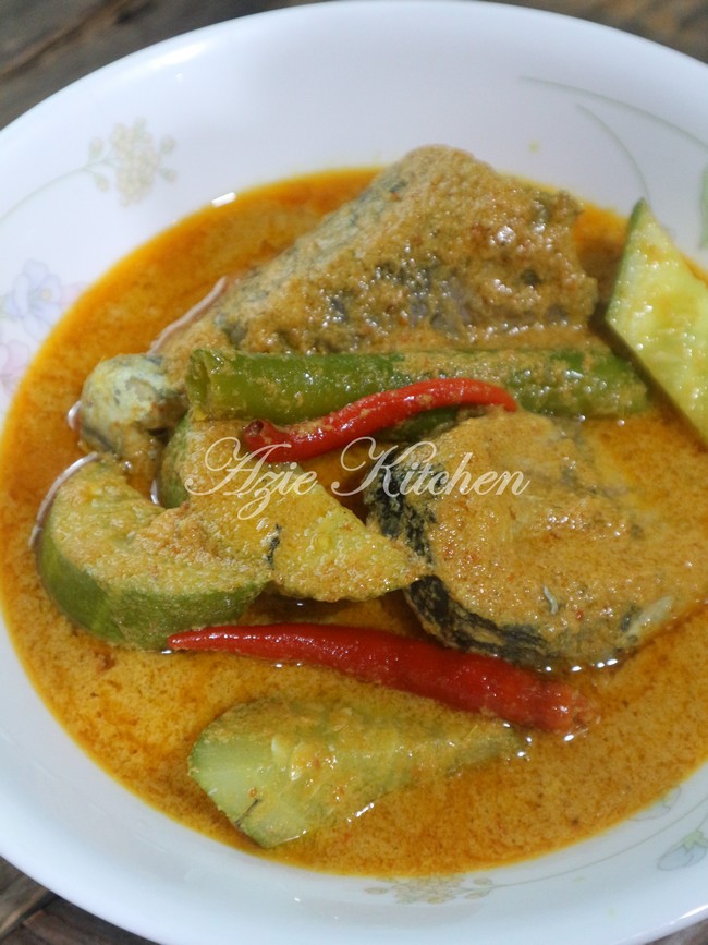 Gulai Ikan Nasi Berlauk Kelantan - Azie Kitchen