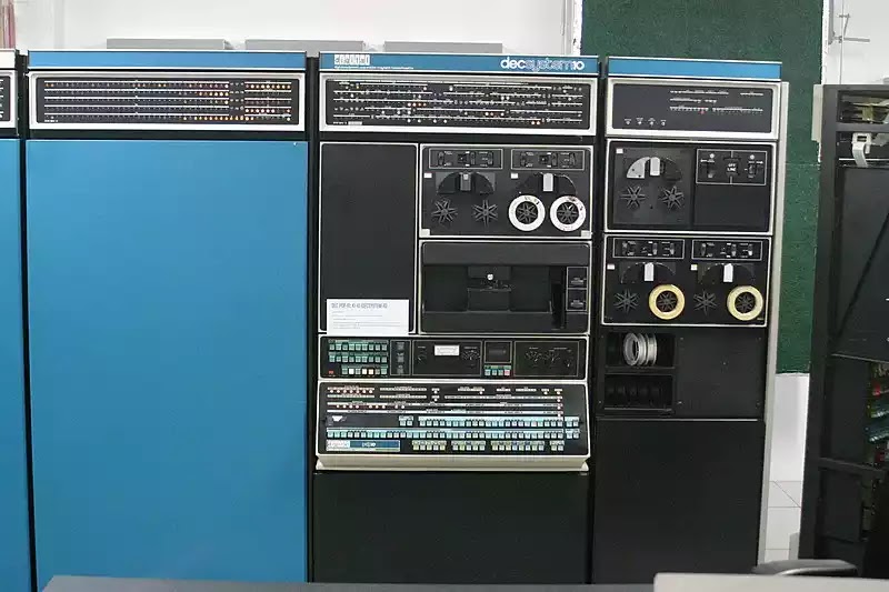 ચોથી પેઢીના કમ્પ્યુટર (1971-1980) - 4th Generation of Computer in Gujarati