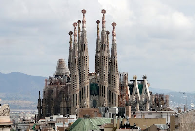 Đặt vé máy bay đi Barcelona giá rẻ khám phá La Sagrada Familia