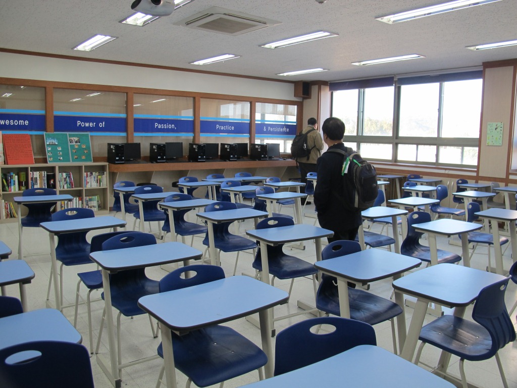 YOSEPHINE DWI EKA IKSAM Kehidupan Anak Sekolah  di Korea
