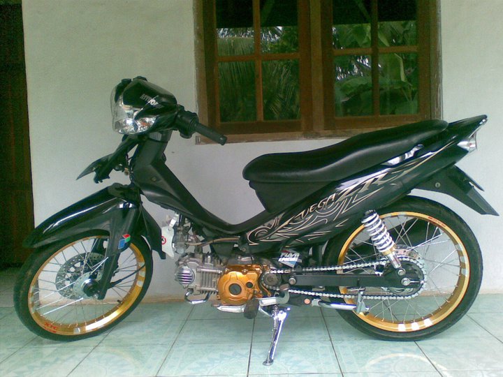 yamaha Vega ZR 2010 warna kuning emas.diliat2 pas jg dengan warna  title=